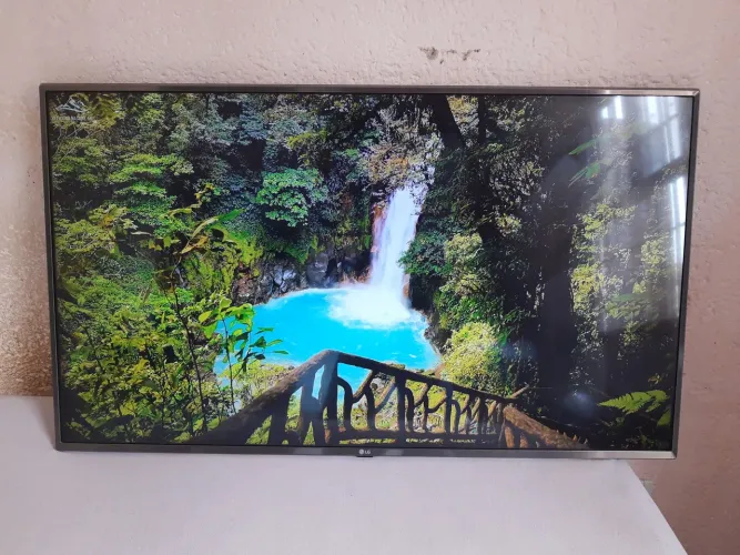 SMART TV 49 POLEGADAS 4K COMANDO DE VOZ CONTROLE REMOTO MAGIC 