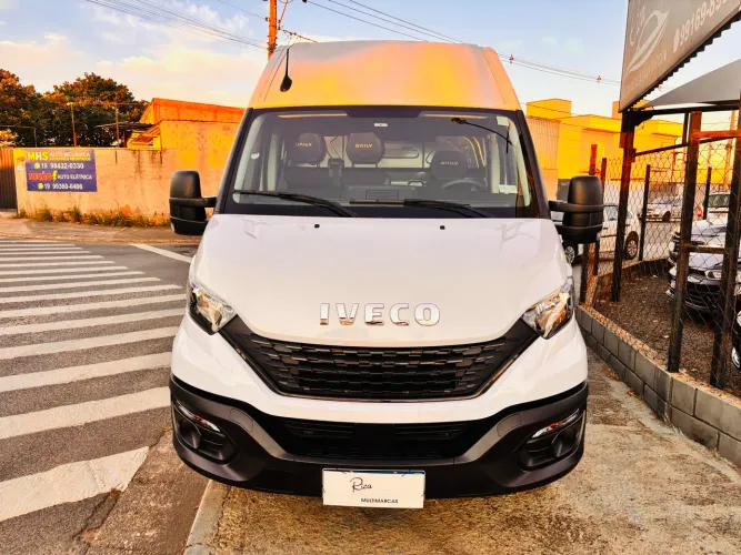 Iveco Daily Furgão 30-160 3.0 12m³ (die.)(e6) 2025