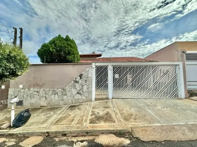 Vendo ótima casa em Taguatinga na Qnm