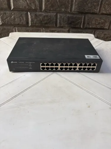 SWITCH TP LINK TL-SG1024D