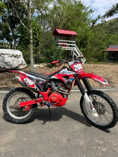 Crf 230 - ano 2014. Toda preparada, muito inteira.