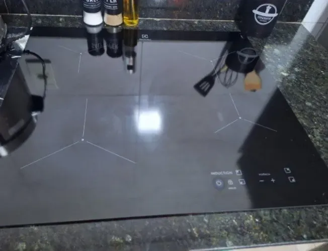 ? Fogão Cooktop de Indução Electrolux 4 Zonas com PowerBoost - 220V 