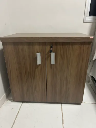Armário baixo de 2 portas com chave