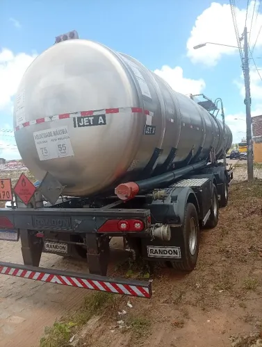 VENDO carreta Wanderléia 45 mil litros Randon pronta pra trabalhar documentação em dias
