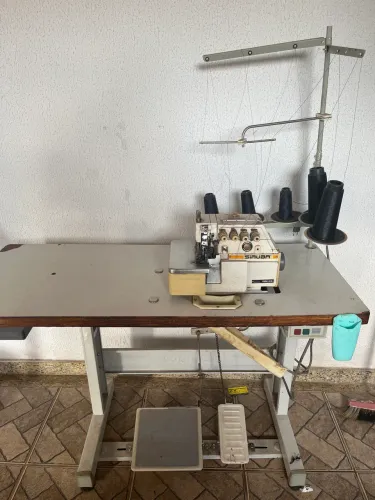 Máquina de costura