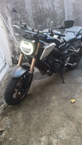 Moto cb 650r 2021 muito nova
