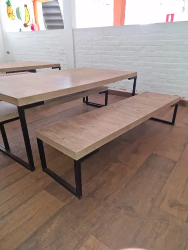 Conjuntos de Mesa e Bancos em Estilo Industrial