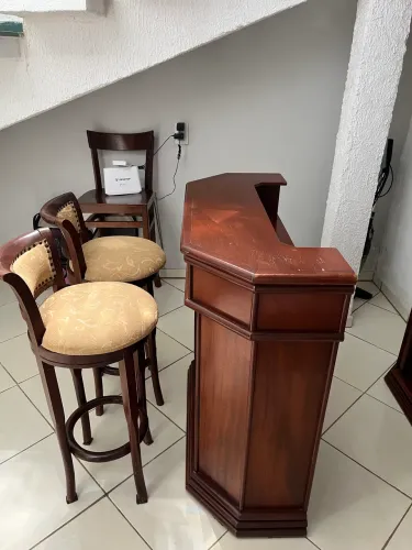 Barzinho Completo com Cadeiras - Excelente Estado - R$ 1.100