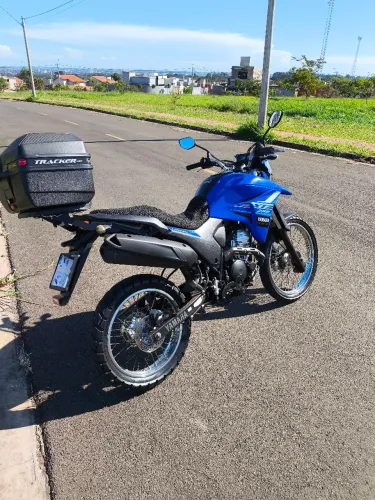Yamaha XTZ 250 Lander ABS 2022 - Azul (26 mil km + Baú) | APENAS VENDA