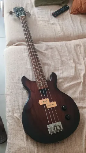 Baixo Giannini Formigão ae04b