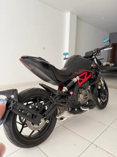 Vendo SBM 400cc, sem detalhes, extremamente nova.