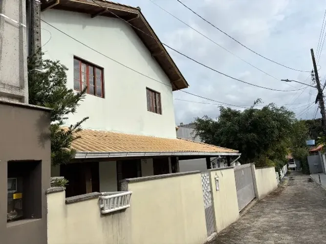 ? Aluga-se casa para locação anual - Santinho/Florianópolis