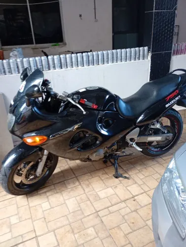 Suzuki gsxf 750