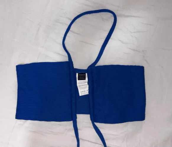 Top/cropped azul com várias amarrações