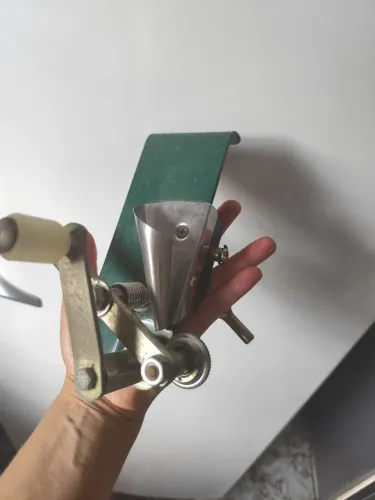 Máquina para frisar papel crepom semi nova