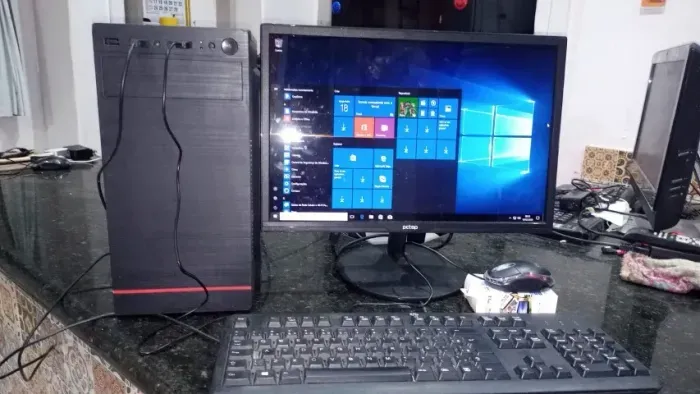 Computador :Processador I 5 , 4 giga de memoria , HD 500 monitor LED 15 pol