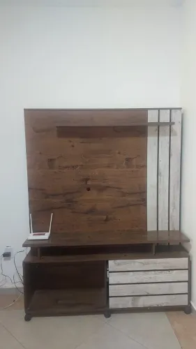 RACK PARA TV COM PAINEL E GAVETAS | COR MODERNA AMADEIRADA