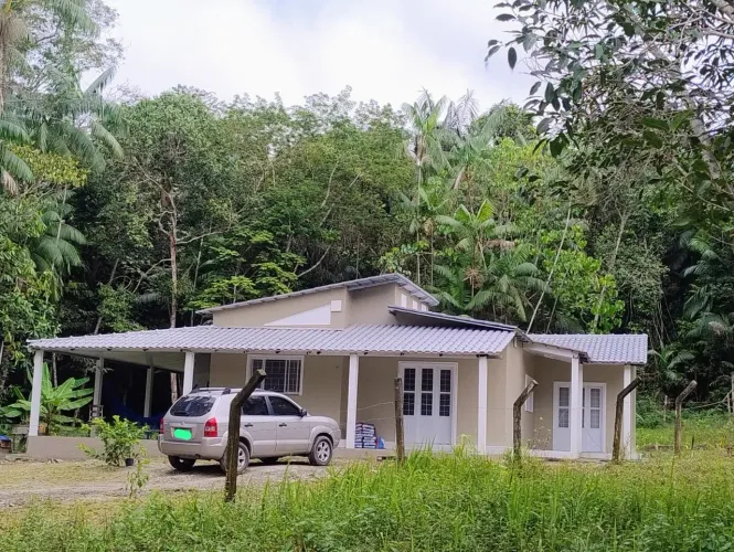Casa pronta pra morar com mais 120m2 em Pequeno Condomínio no Tarumã