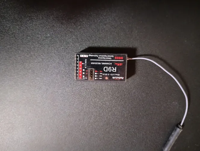 Receptor rádio link R9D