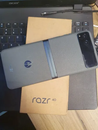 Moto razr 40