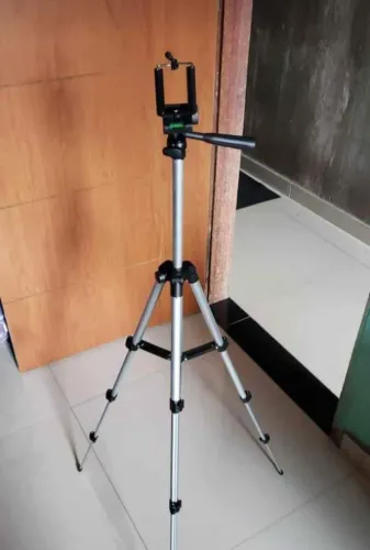 Tripé 1.10cm com suporte para celular e nível embutido / SUPER OFERTA IMPERDÍVEL