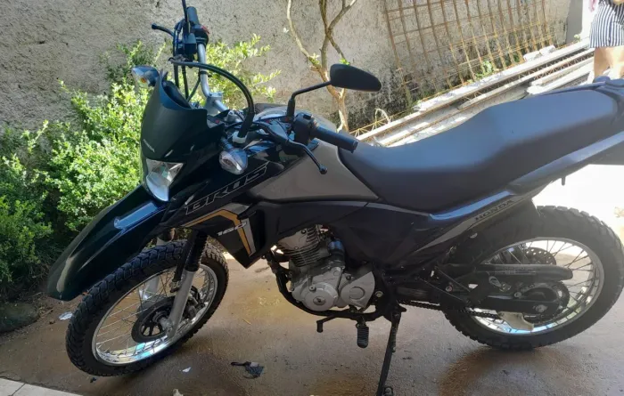 NXR.BROS 160 COM BAIXA QUILOMETRAGEM MUITO POUCO USADA