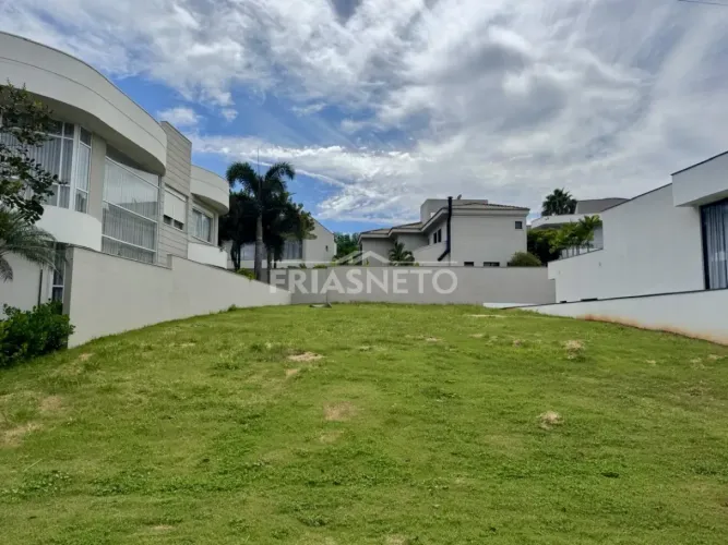 Terreno à venda no Condomínio Alphaville