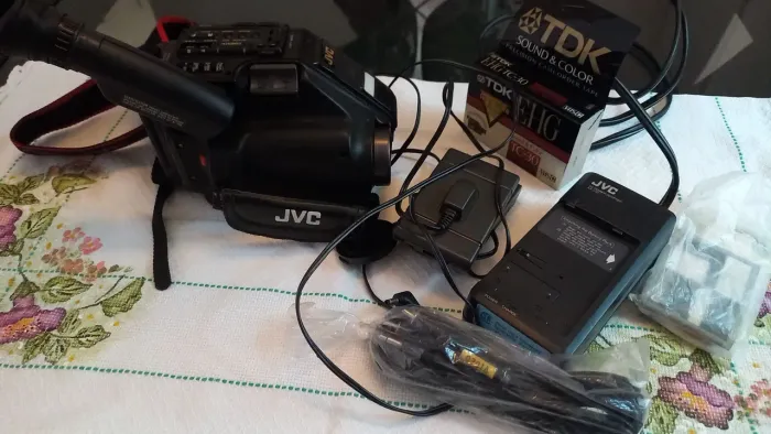 Filmadora JVC VHS-C modelo anos 90