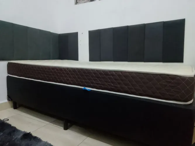 Cama de solteiro,bem conservada pouco tempo de uso, colchão maravilhoso espuma D28