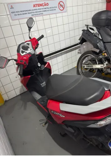 Vendo elite 2021 menos de 9.000 km rodados 