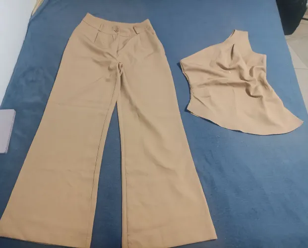 Conjunto de alfaiataria, tamanho G, nunca usado e foi comprado na SHEIN