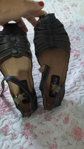 Sapato em couro 34 nunca usado 