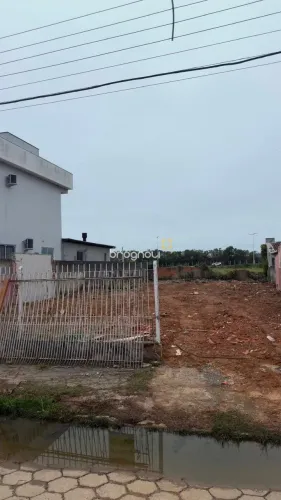 Terreno à Venda no Bairro Carianos/ Próx. ao Estádio Aderbal Ramos da Silva, conhecido com