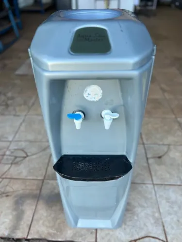 Bebedouro de coluna para galão 20 litros 127 volts funcionando 100%