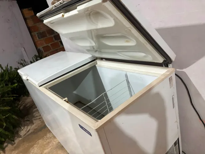 Geladeira e freezer semi novos mais informações *