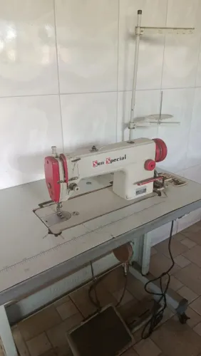 Vende-se Máquina de costura Reta Industrial 