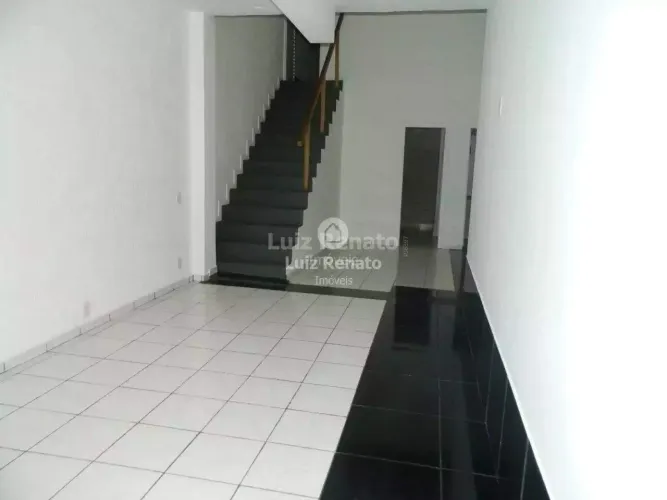 Casa comercial para alugar em excelente ponto, próximo à Av. Prudente de Morais!