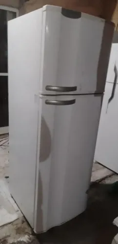 Vendo geladeira funcionando perfeitamente com garantia
