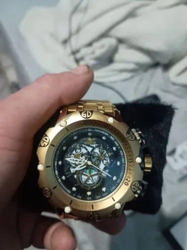 Vendo relógio invicta novo na caixa e corrente de moeda antiga aceito proposta  