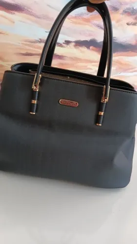 Bolsa Chenson Preta Estruturada - Elegante e Versátil