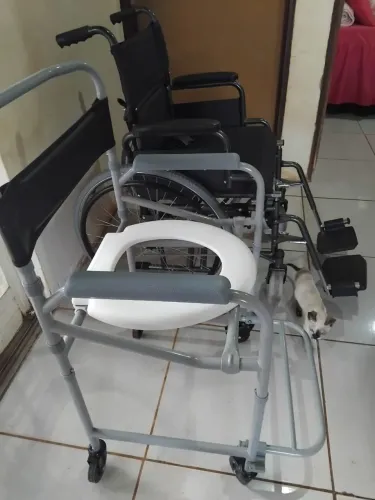 Cadeira de rodas + cadeira de banho
