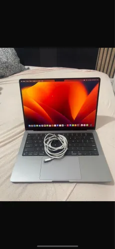 MacBook Pro 14 inch 8gb ram 512gb ssd