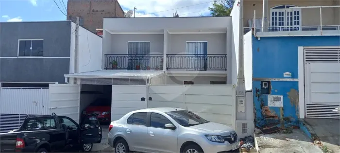Casa tipo sobrado com 2 dormitórios no São Guilherme