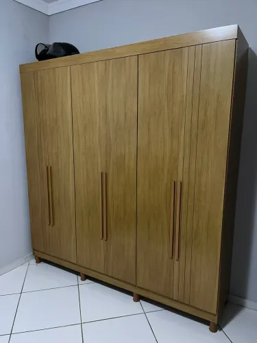 GUARDA ROUPA COM 6 PORTAS