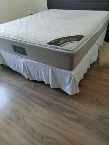 Conjunto colchão e cama box da marca Siena
