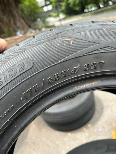 Pneus 175/65/14 Dunlop por 150,00 cada meia vida