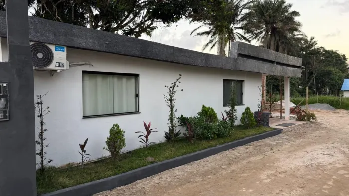 Aluga-se Linda casa em condomínio 