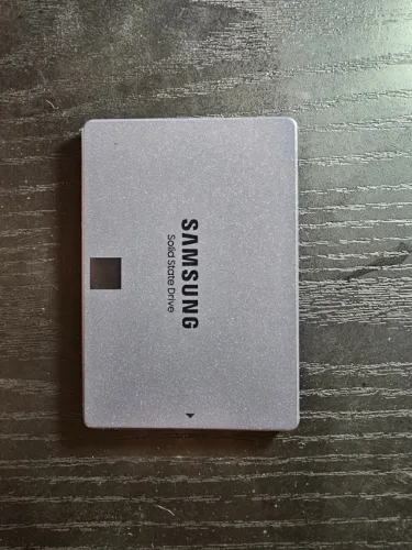 SATA SSD 2.5" 4tb SAMSUNG QVO 550MB/s em excelente estado