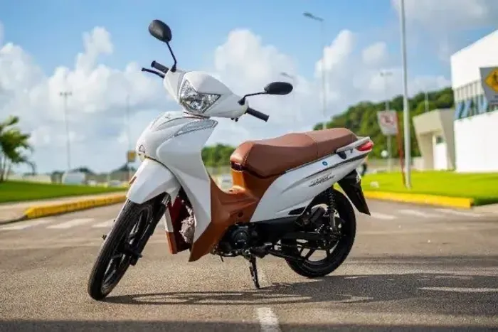 A MOTO DOS SEUS SONHOS, A BRANQUINHA COM MARRON