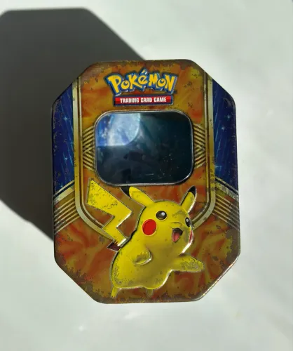 Lata Pokémon Sol e Lua Pikachu-EX Original Copag + Cartas